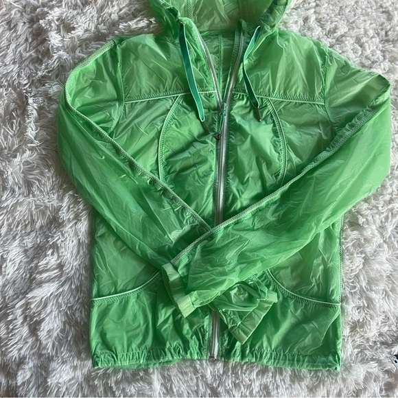 Lululemon | Transparent-see Jacket / Windbreaker in βVery Greenβ - Picture 10 of 10